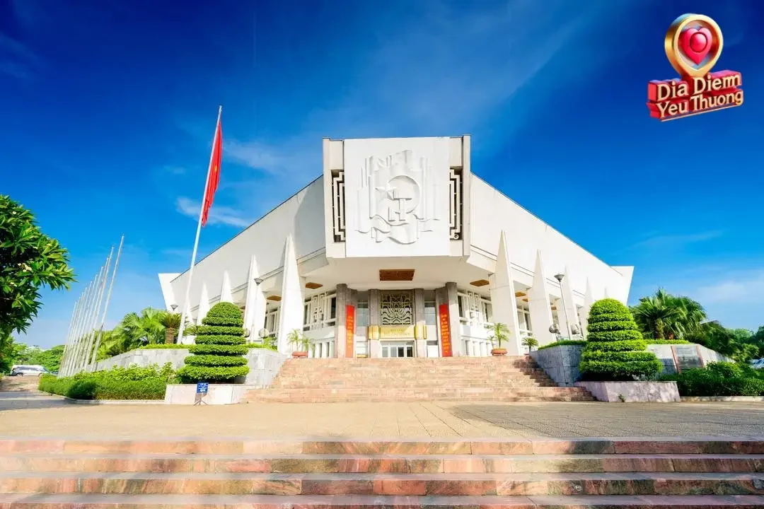 Hoa Sen và Triết Lý Nhân Sinh của Hồ Chí Minh