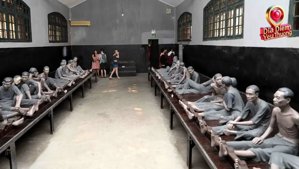 Điều Kiện Giam Cầm và Tra Tấn Tàn Bạo