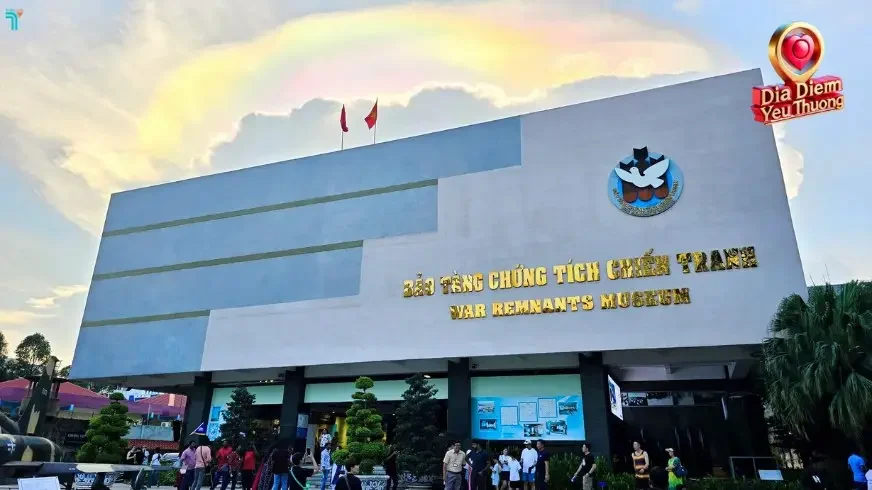 Các Khu Trưng Bày Chính