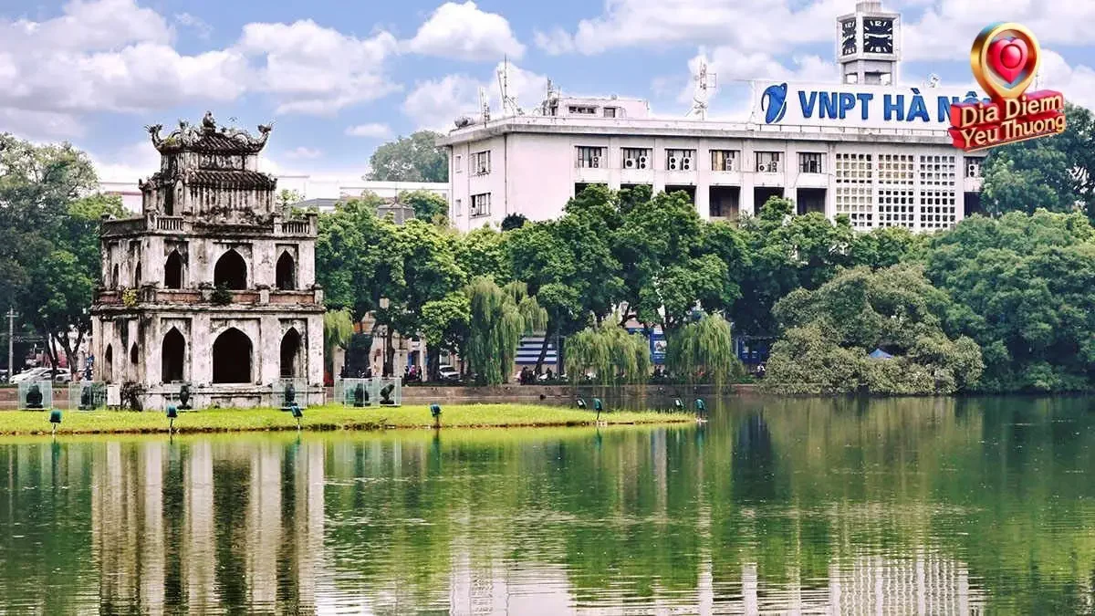 So sánh với Bưu điện Sài Gòn So sánh với Bưu điện Sài Gòn