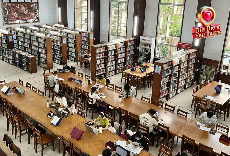 Kiến Trúc và Cơ Sở Vật Chất