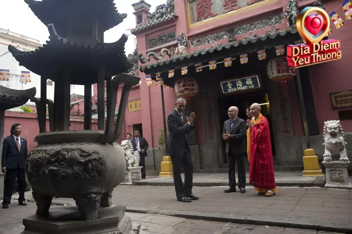 Các Hoạt Động Tín Ngưỡng và Tham Quan